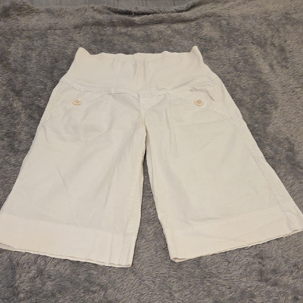 Jolt Women's White Bermuda Shorts Size 13!